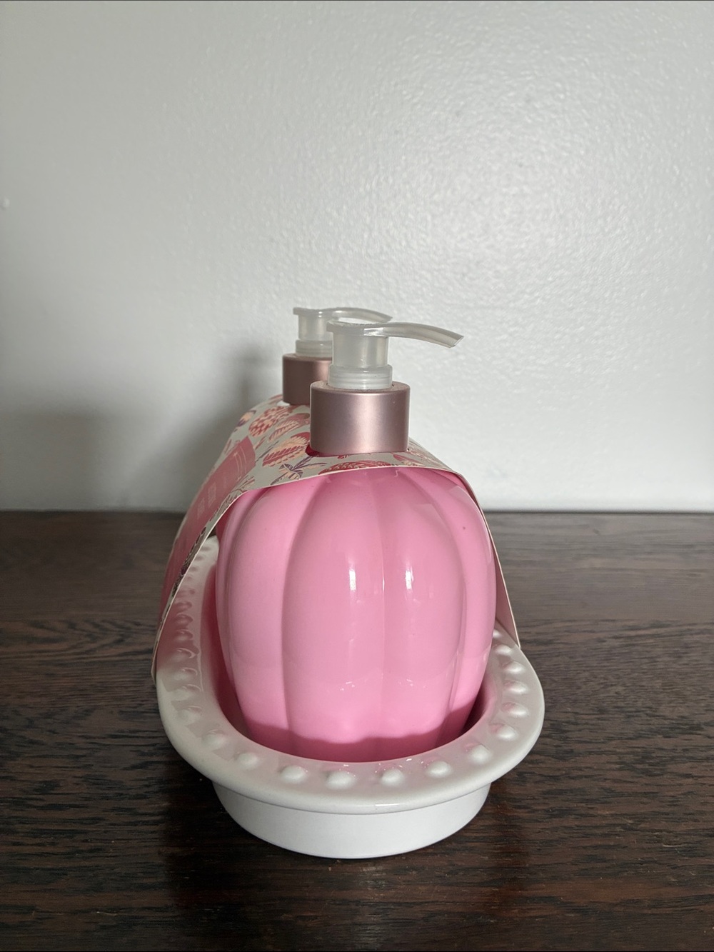 NWT- Autumn Berry Scented Hand Soap & Lotion Pumpkin Dispensers w/ Ceramic Tray - Picture 6 of 17